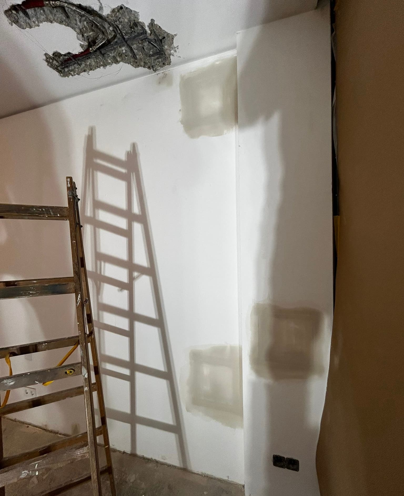 Wohnung ausmalen & Ausbesserungen nach Wasserschaden – Hilfe gesucht